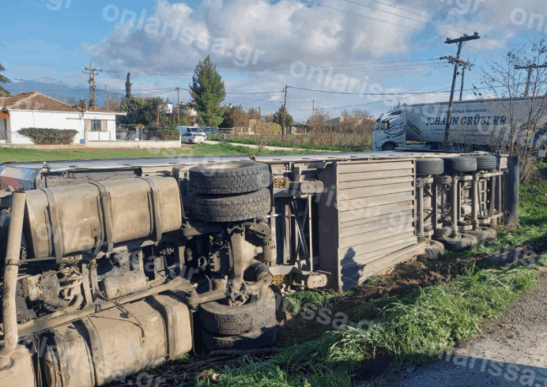 Ασπρόπυργος: Καραμπόλα 5 φορτηγών στην Αθηνών–Κορίνθου – Τροχαία και γερανοί στο σημείο 