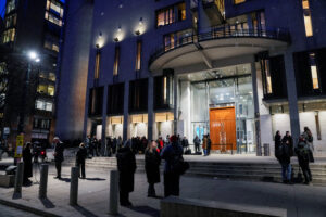 REUTERS - Δημοσιογράφοι στη Νορβηγία καλύπτουν την πολύκροτη δίκη με πρωταγωνιστή τον γιο της πριγκίπισσας