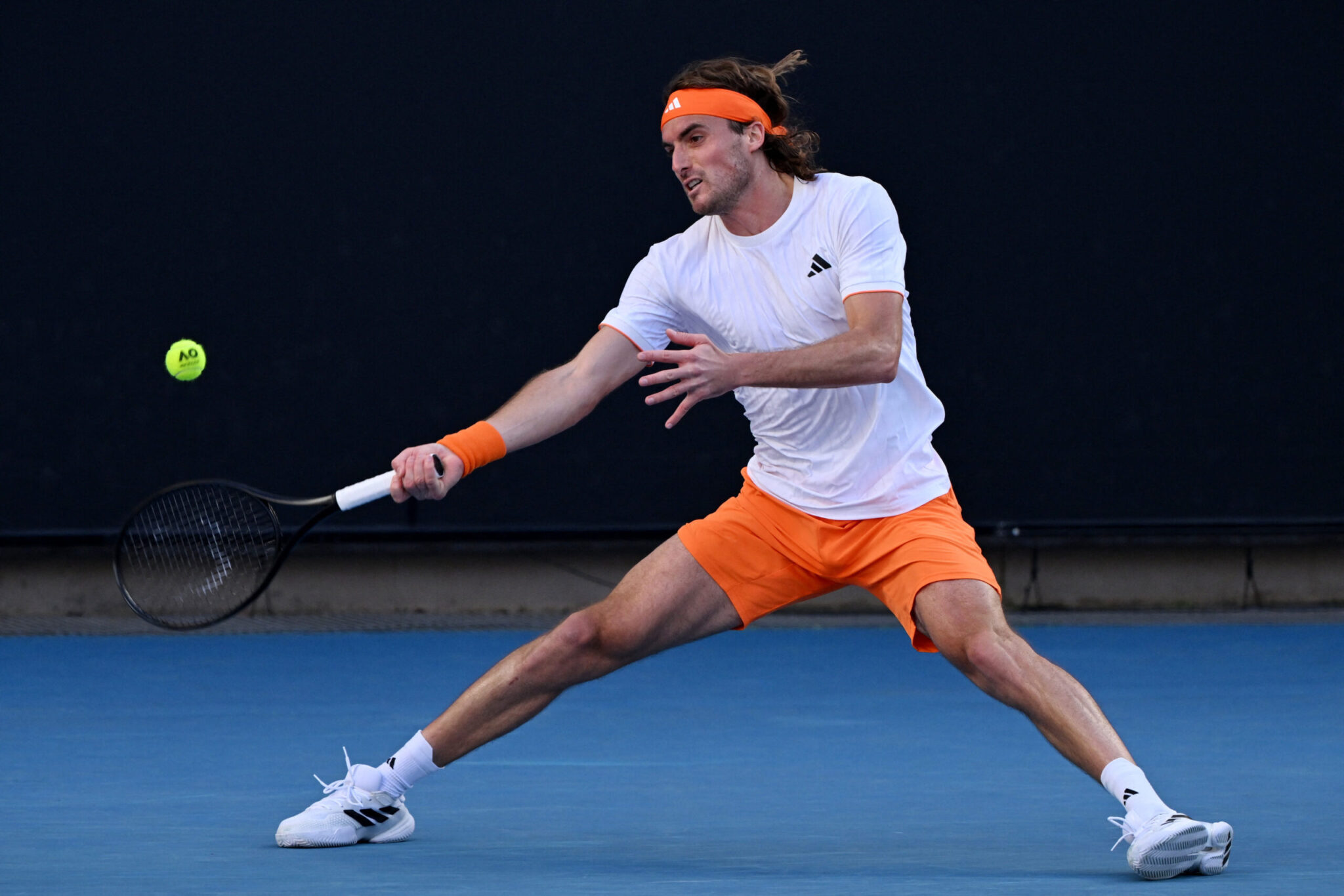 Τσιτσιπάς από τα παλιά: Σπουδαία νίκη επί του Μεντβέντεφ και πρόκριση στα προημιτελικά του ΑΤΡ 500