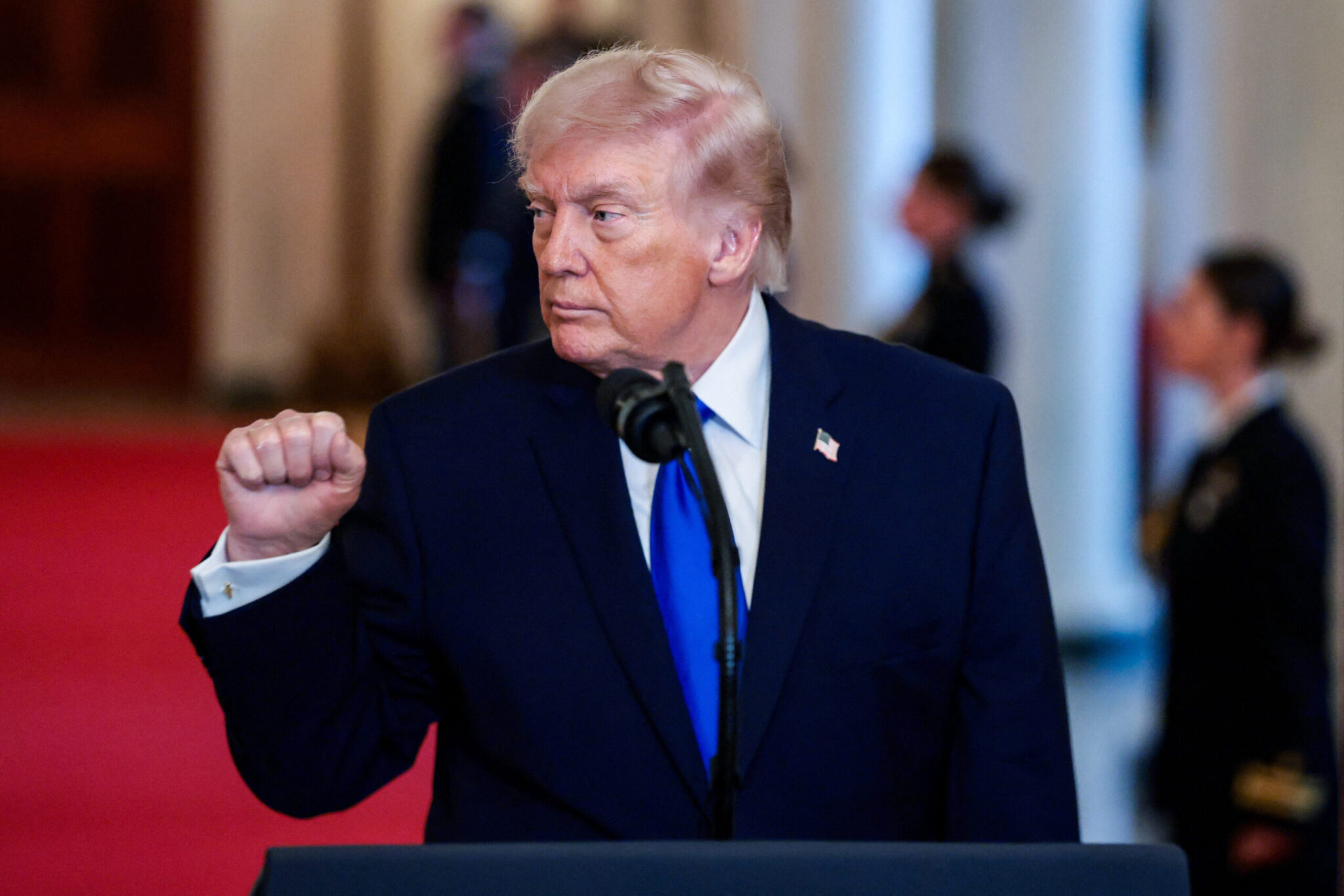 Economist: Πολεμικός συναγερμός στη Μέση Ανατολή – Ο Τραμπ «χτίζει» υπερδύναμη πυρός και τα 4 σενάρια-φωτιά για το Ιράν