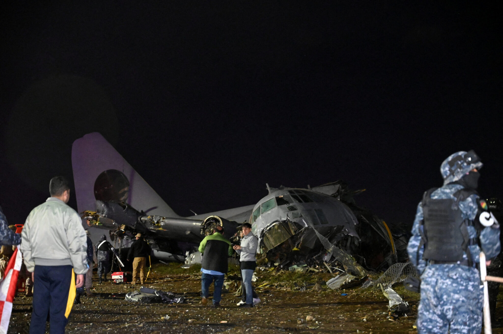 Βολιβία: Συντριβή αεροσκάφους της πολεμικής αεροπορίας – Τουλάχιστον 15 νεκροί και 30 τραυματίες (βίντεο)