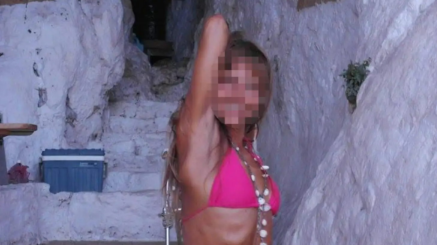 Δασκάλα-γιόγκα: Καραδοκούσε στη γειτονιά να βάλει γκαζάκια – «Την άφησαν χωρίς φάρμακα από το ψυχιατρείο» λέει ο γιος της