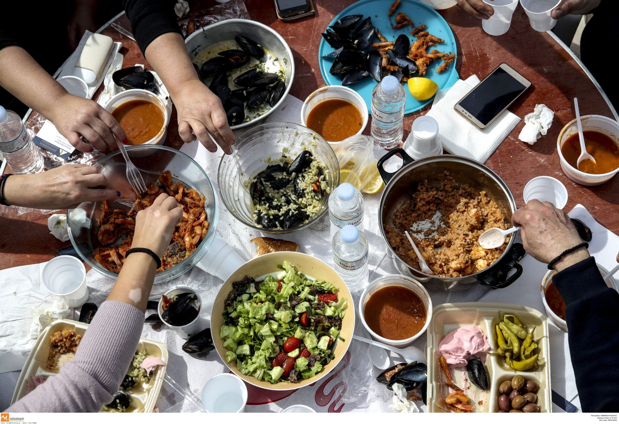 6+ 1 μυστικά για να απολαύσουμε το τραπέζι της Καθαράς Δευτέρας χωρίς να πάρουμε γραμμάριο