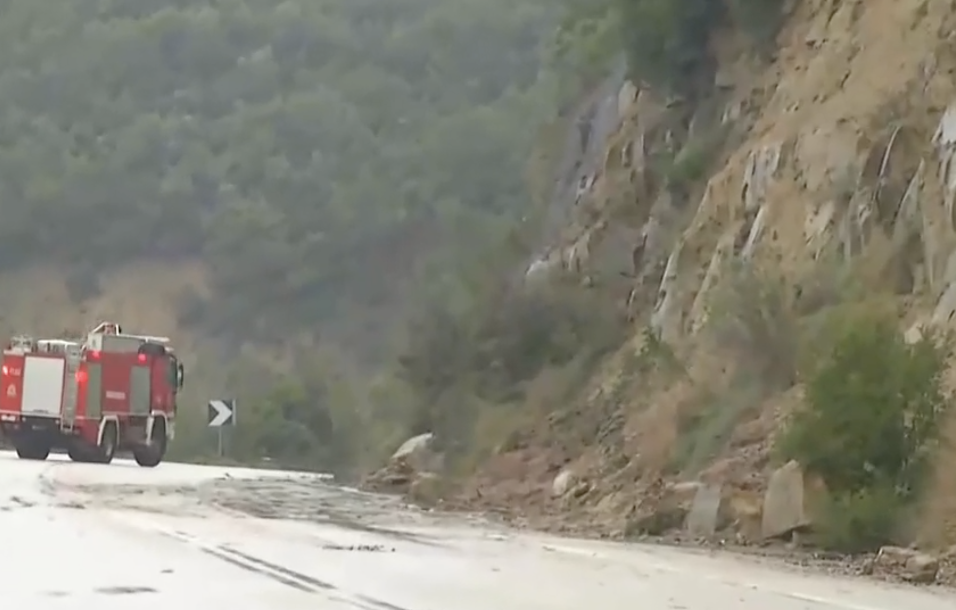 Αποκομμένη οδικώς η Ήπειρος: Μετά την Ιονία Οδό κλειστή και η παλαιά Εθνική Οδός Άρτας – Αμφιλοχίας λόγω νέας κατολίσθησης (βίντεο)