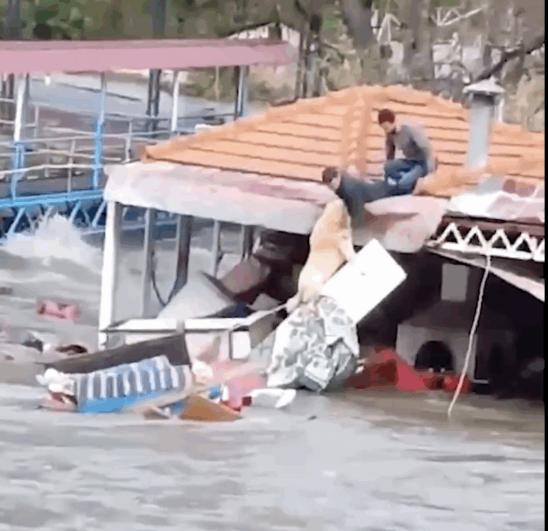 Τουρκία: Κατέρρευσε το φράγμα Ντιμ στην Αττάλεια – Παρέσυρε εστιατόριo, εκατοντάδες άνθρωποι απομακρύνθηκαν (βίντεο)