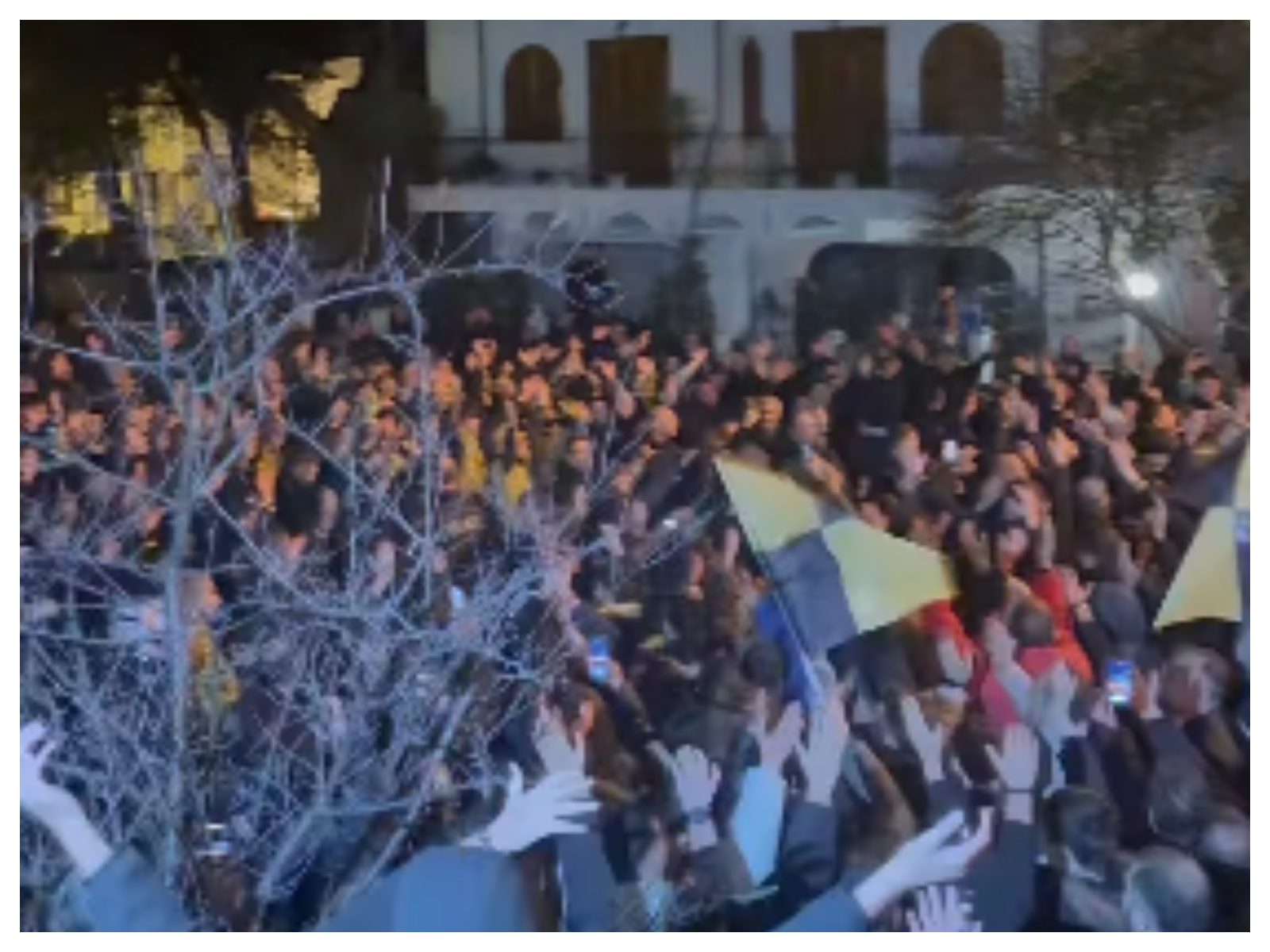 «Πανικός» στις Σέρρες για την υποδοχή της ΑΕΚ – Περισσότεροι από 4.000 φίλοι της Ένωσης στο παιχνίδι με τον Πανσερραϊκό (Βίντεο)