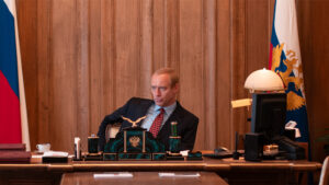 Ο Τζουντ Λο ως Πούτιν στην ταινία «Ο Μάγος του Κρεμλίνου» - Φωτογραφία (c) Carole Bethuel