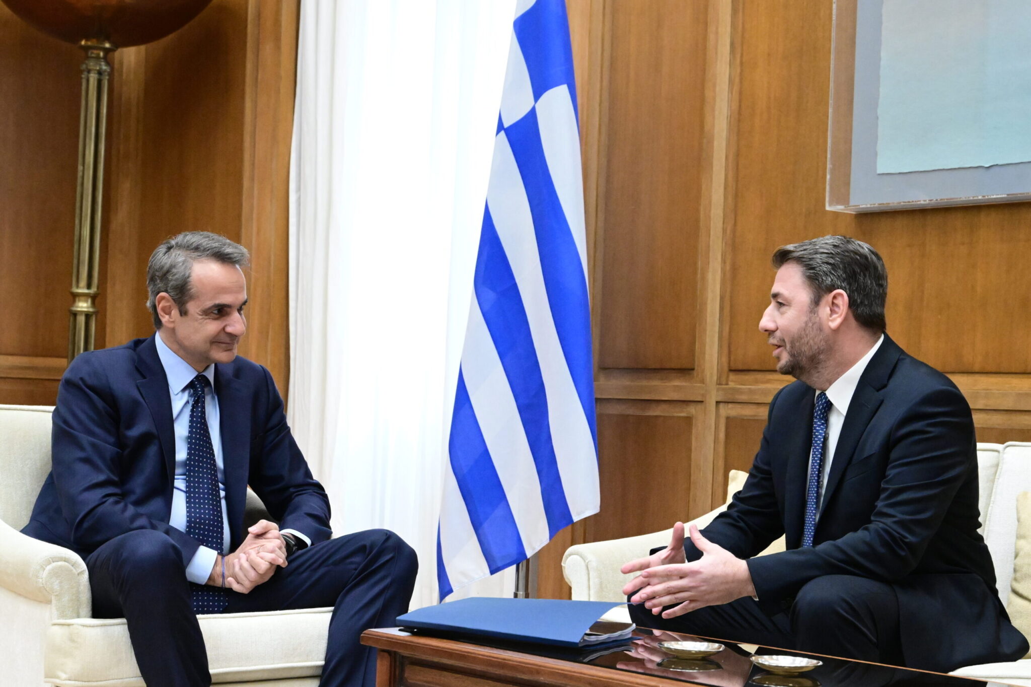 Κυβερνητικές πηγές: Συνάντηση αύριο του Κυριάκου Μητσοτάκη με τον Νίκο Ανδρουλάκη για τις εξελίξεις στη Μέση Ανατολή