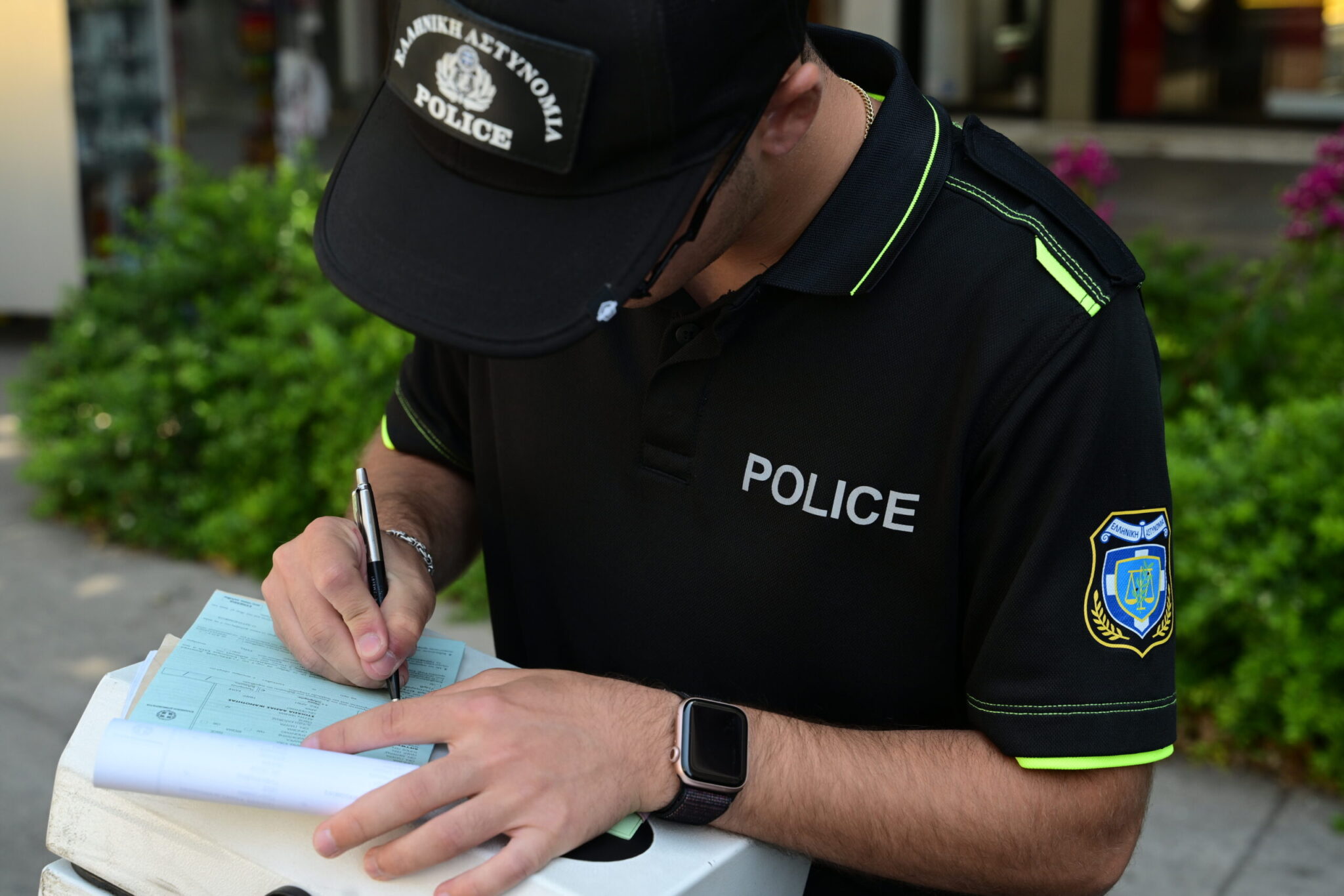 ΚΟΚ: Φυλάκιση και για τους συνοδηγούς – Πρόστιμα και ποινές για όσους κάθονται στο δεξί κάθισμα