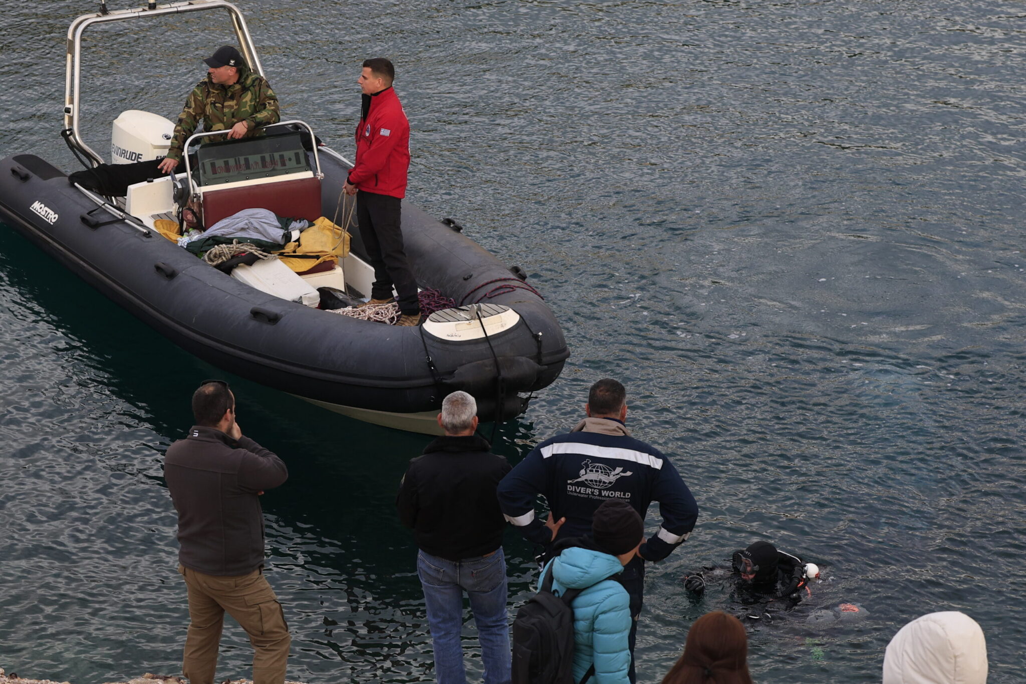 Τραγωδία στη Βουλιαγμένη: Το Σάββατο η ανάσυρση της σορού του 34χρονου – Επικίνδυνη διαδικασία από 5 σπηλαιοδύτες