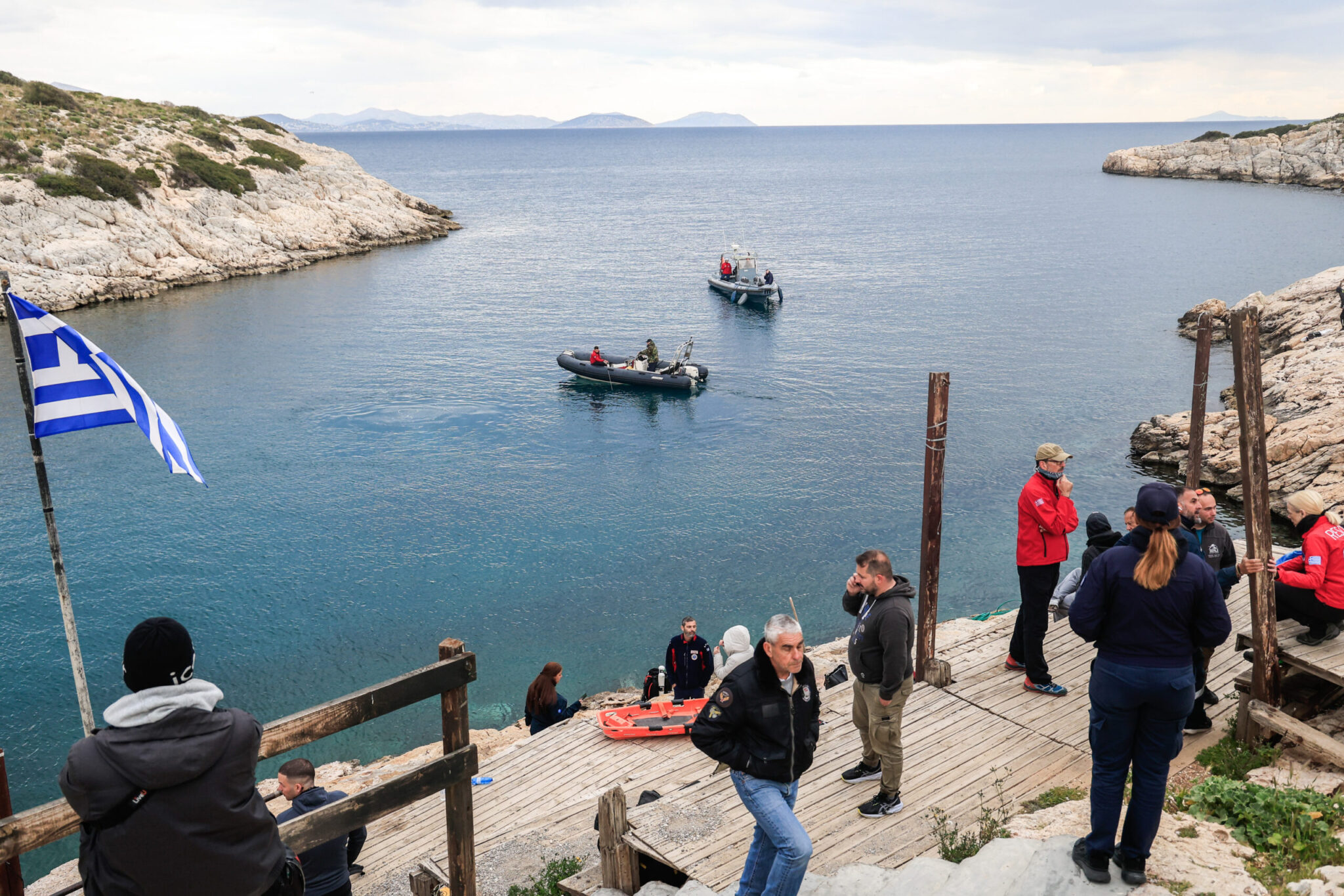 Θρίλερ στη Βουλιαγμένη: «Πιστεύω ότι το πηγάδι τράβηξε μέσα τον 34χρονο» – Τι καταθέτει δύτης που είχε βρει τους πνιγμένους του ’78 (Βίντεο)