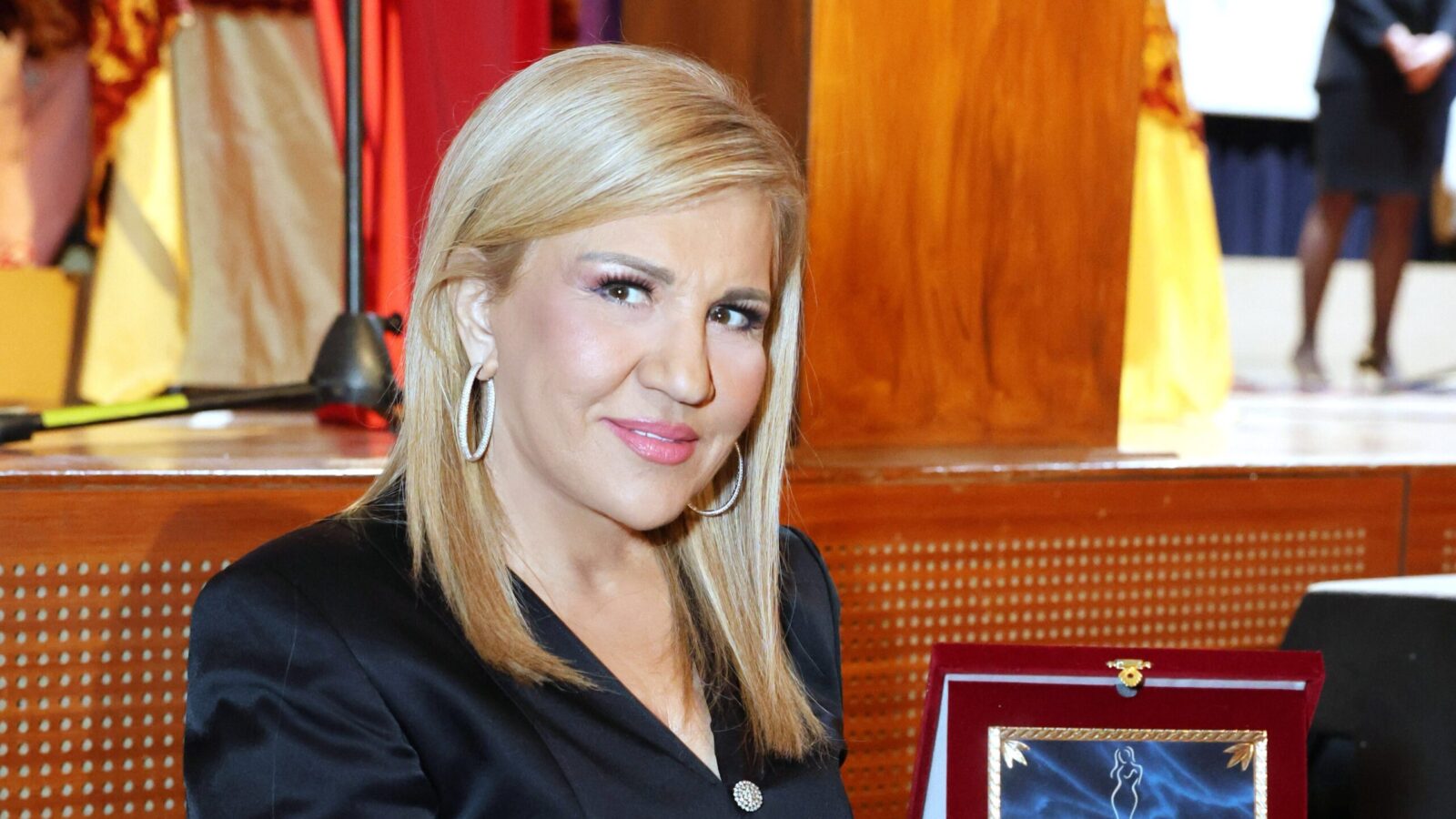 Φυγάδευσαν τη Δέσποινα Μοιραράκη για να αποφύγει τους ρεπόρτερ: Τι θα συμβεί με το Cash or Trash μετά τη σύλληψη Τσαγκαράκη