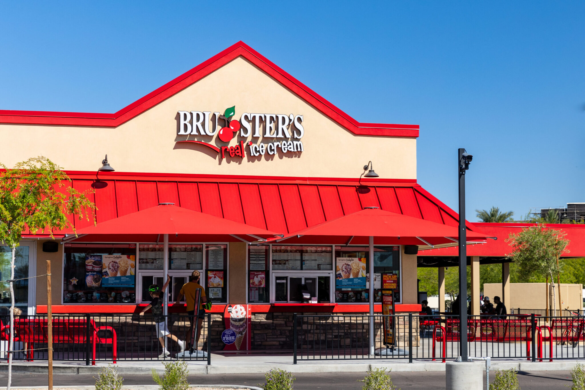 Φλόριντα: Γυναίκα έφαγε παγωτό με μεταλλικά καρφιά και έμεινε ανίκανη να αποκτήσει παιδιά – Πήρε αποζημίωση 14 εκατ. δολαρίων (Βίντεο)