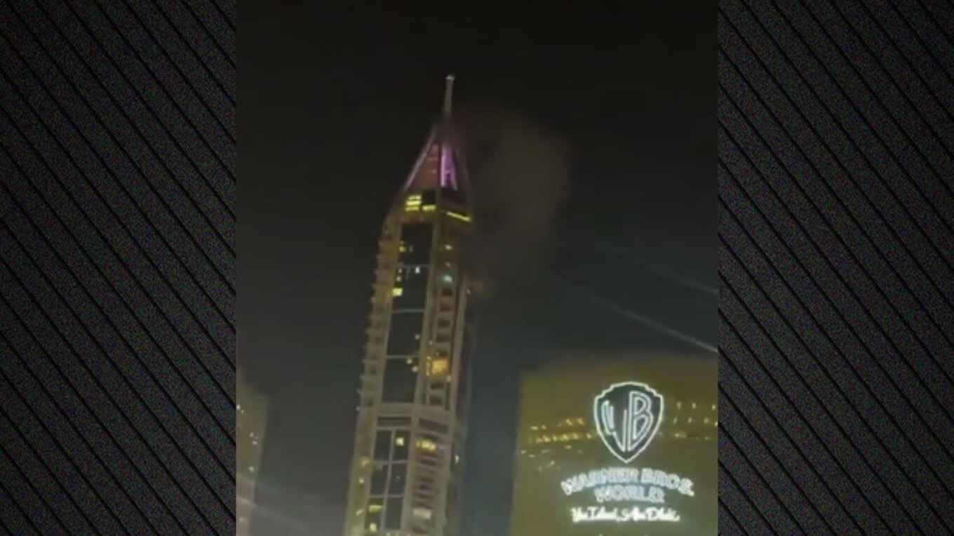 Σκηνές πανικού στη Μαρίνα του Ντουμπάι – Βλήμα χτύπησε ουρανοξύστη, έβγαιναν καπνοί από τον 88ο όροφο (βίντεο)