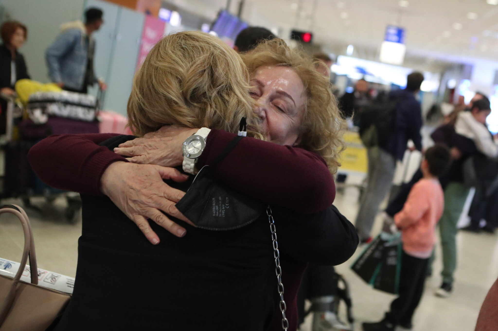 Μέση Ανατολή: Εχουν επιστρέψει 1.292 Ελληνες – Συνεχείς ακυρώσεις πτήσεων προς την περιοχή (βίντεο)