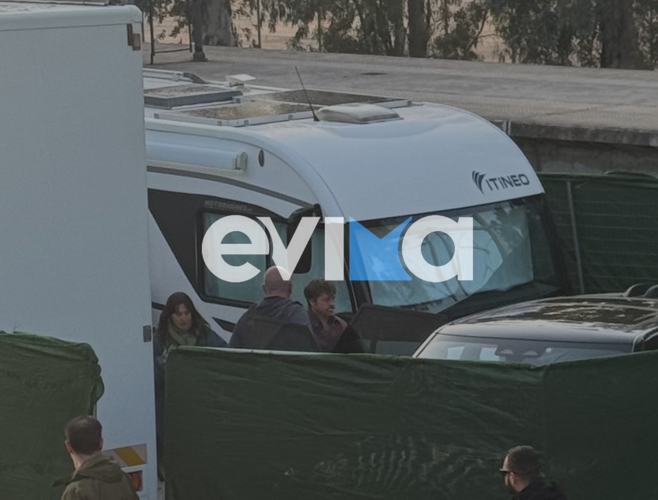 Στην Χαλκίδα ο Μπραντ Πιτ για τα γυρίσματα του Riders – Eικόνες από τις προετοιμασίες