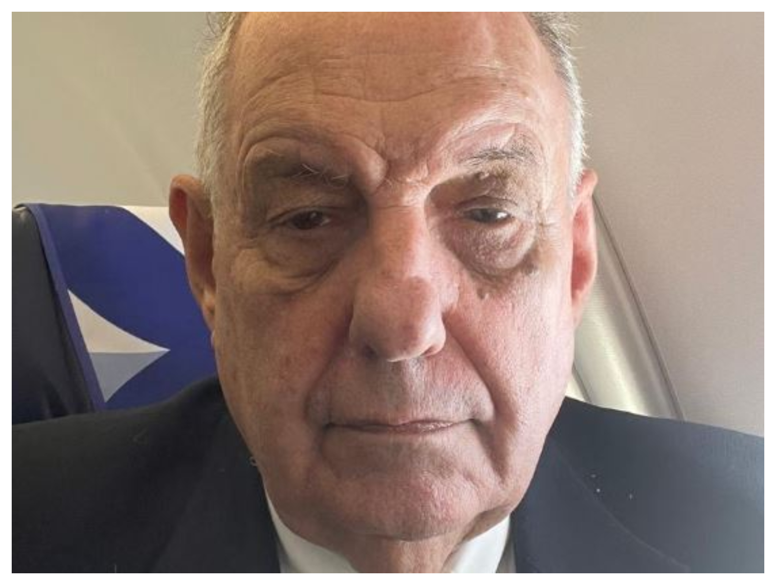 Ο Τέρενς Κουίκ μεταδίδει εν πτήσει προς Λάρνακα: Η Κύπρος έκλεισε τον εναέριο χώρο και σταμάτησε τις προσγειώσεις αεροπλάνων – Σηκώθηκαν F-16