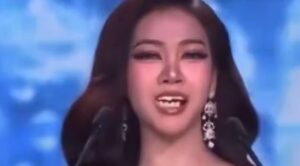 Από αμήχανο περιστατικό σε viral θρίαμβο: Η στιγμή που «έχασε τα δόντια της» και απογείωσε τον τελικό (βίντεο)