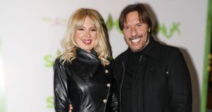 Ο Στράτος Τζώρτζογλου και η Σοφία Μαριόλα.