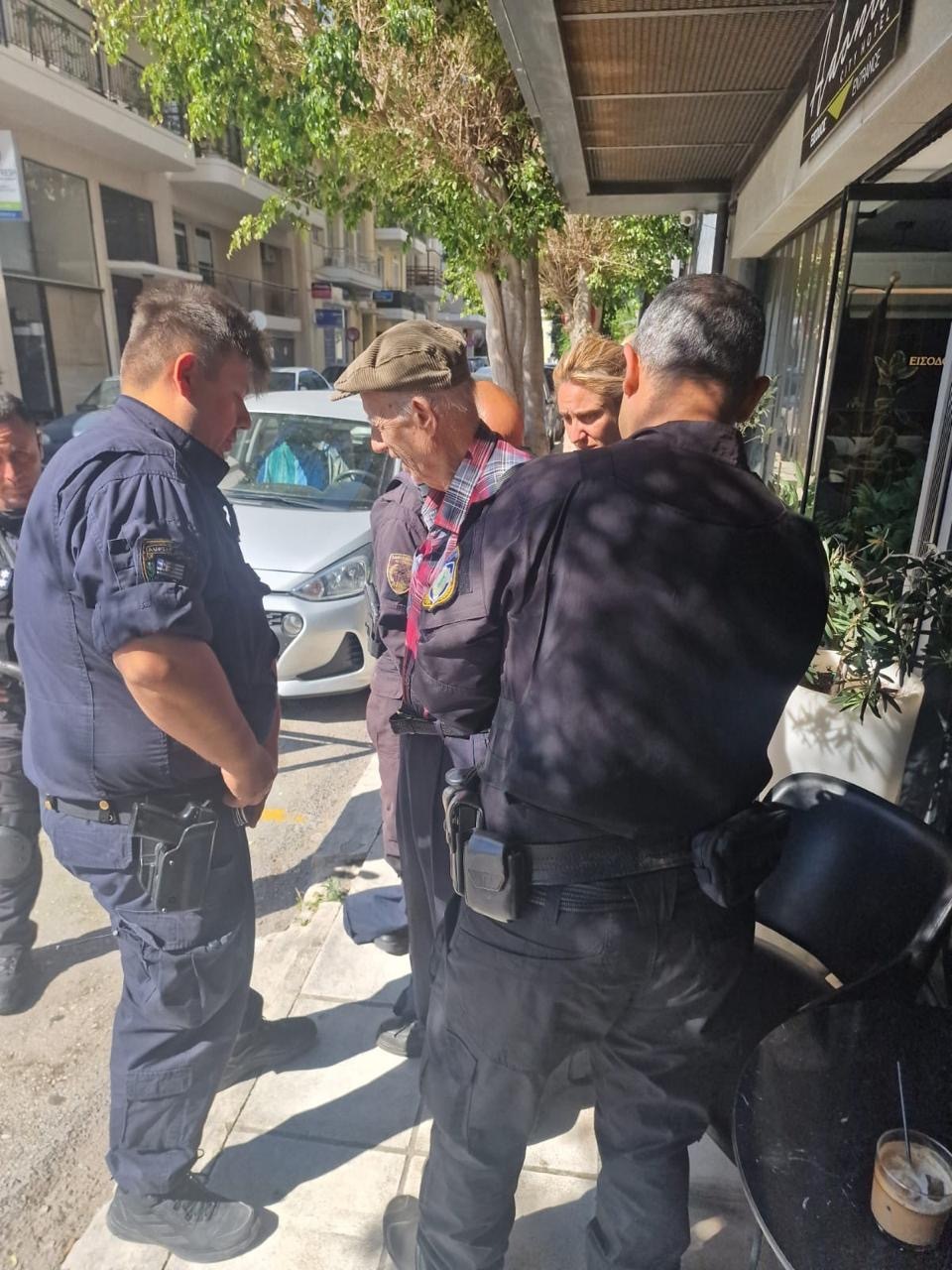 Άδεια οπλοφορίας στα 81 του είχε πάρει ο ηλικιωμένος που πυροβόλησε σε ΕΦΚΑ και Εφετείο – Τι αναφέρει στην επιστολή του στα ΜΜΕ (βίντεο-εικόνες)