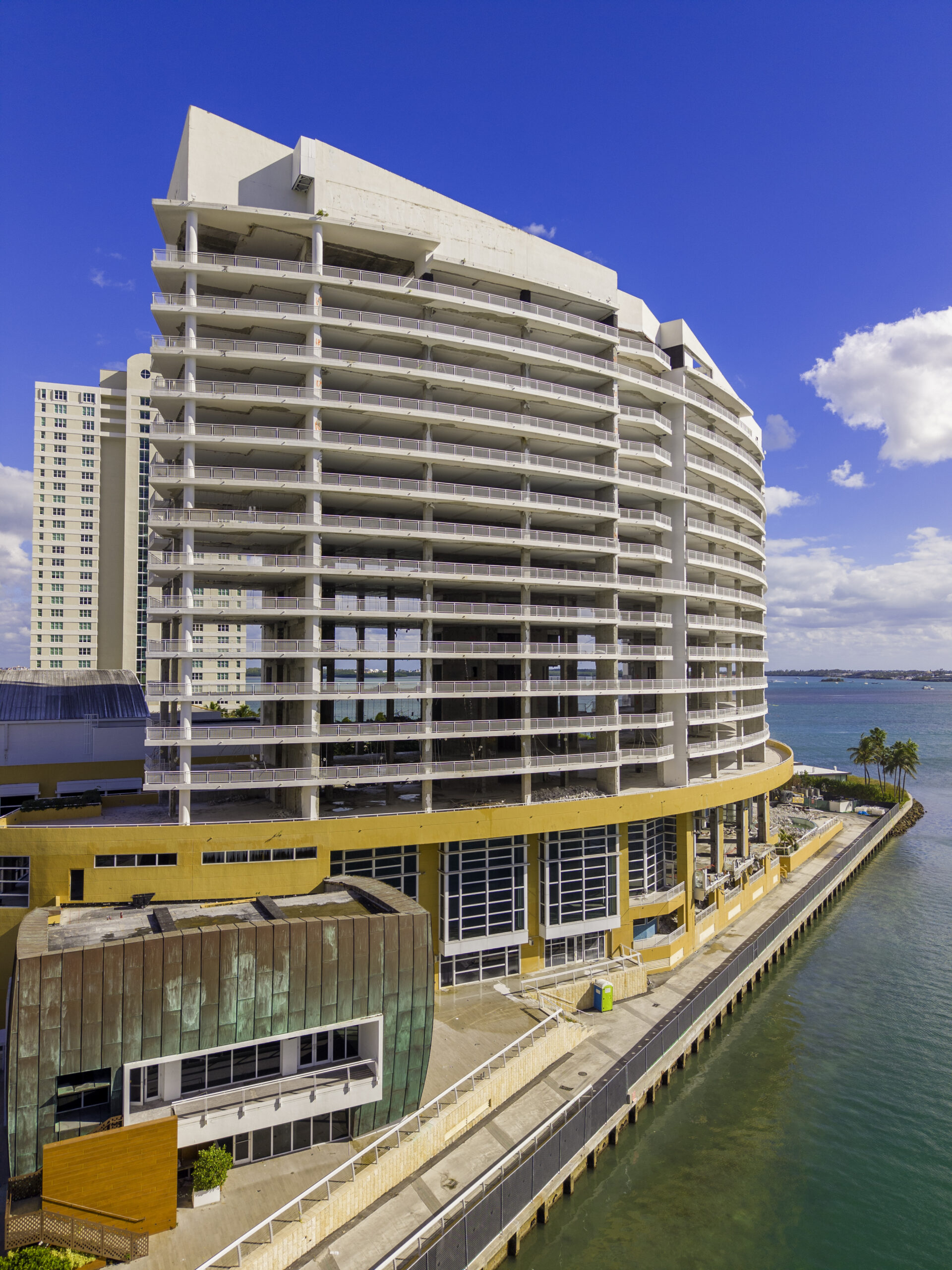 Μαϊάμι: Εντυπωσιακή κατεδάφιση ξενοδοχείου 23 ορόφων – «Εξαφανίστηκε» από τον χάρτη σε 20 δευτερόλεπτα (Βίντεο)