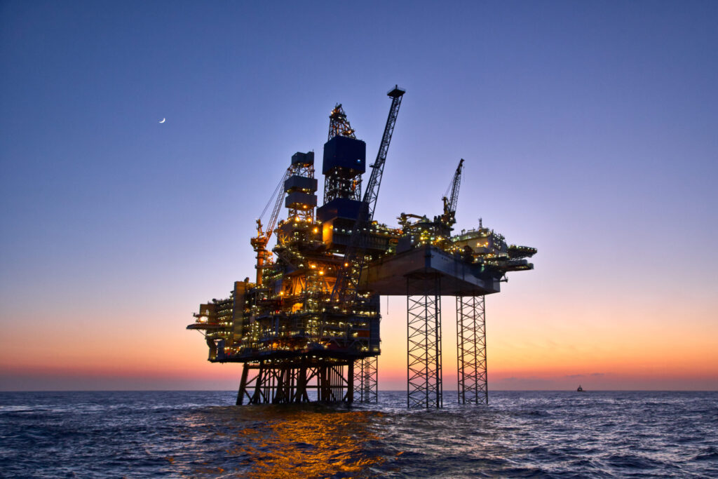 Prometheus Oil Rig Απροσδόκητα κέρδη για τους πετρελαϊκούς κολοσσούς φέρνει η σύγκρουση ...