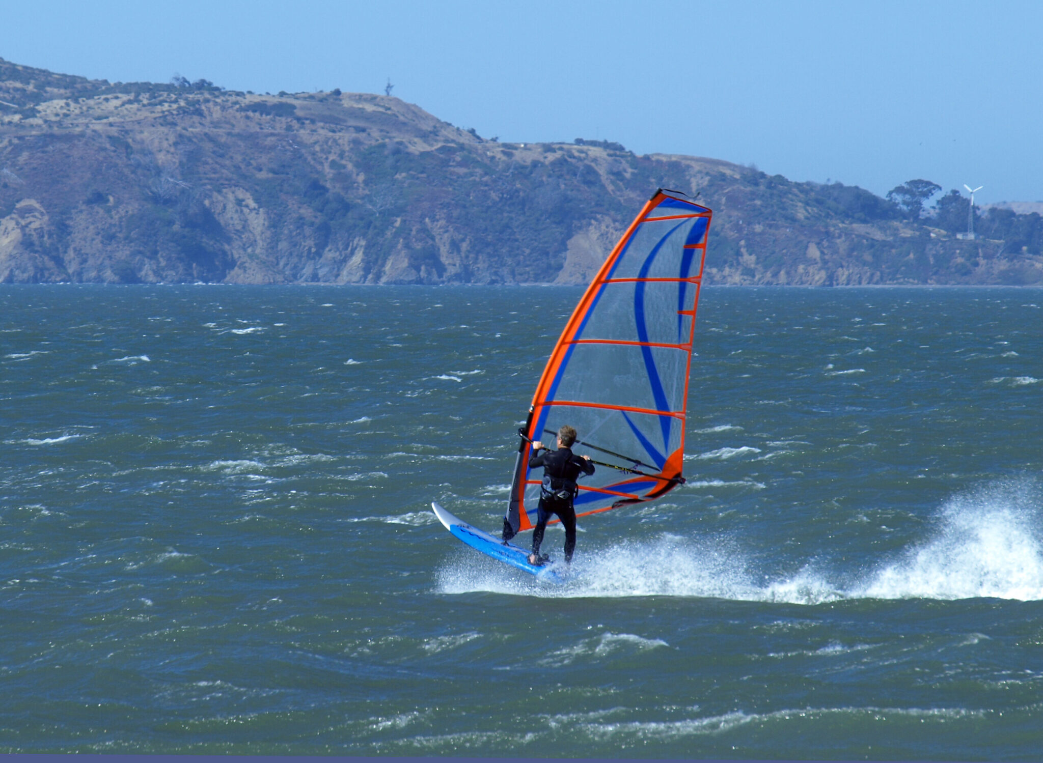 «Τροχαίο» στον Κόλπο του Σαν Φρανσίσκο – Σέρφερ «τράκαρε» με φάλαινα (Βίντεο)