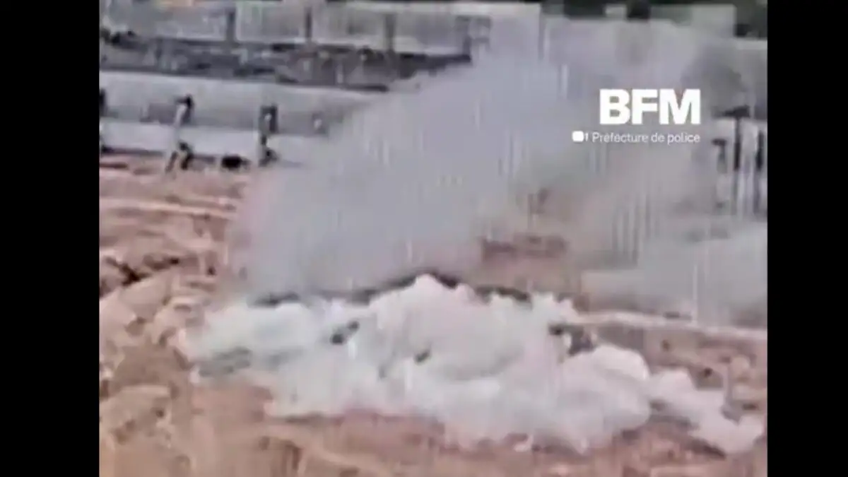 Παρίσι: Εντυπωσιακή υπόγεια έκρηξη για την εξουδετέρωση βόμβας του Β΄ Παγκοσμίου Πολέμου που δεν είχε εκραγεί (Βίντεο)