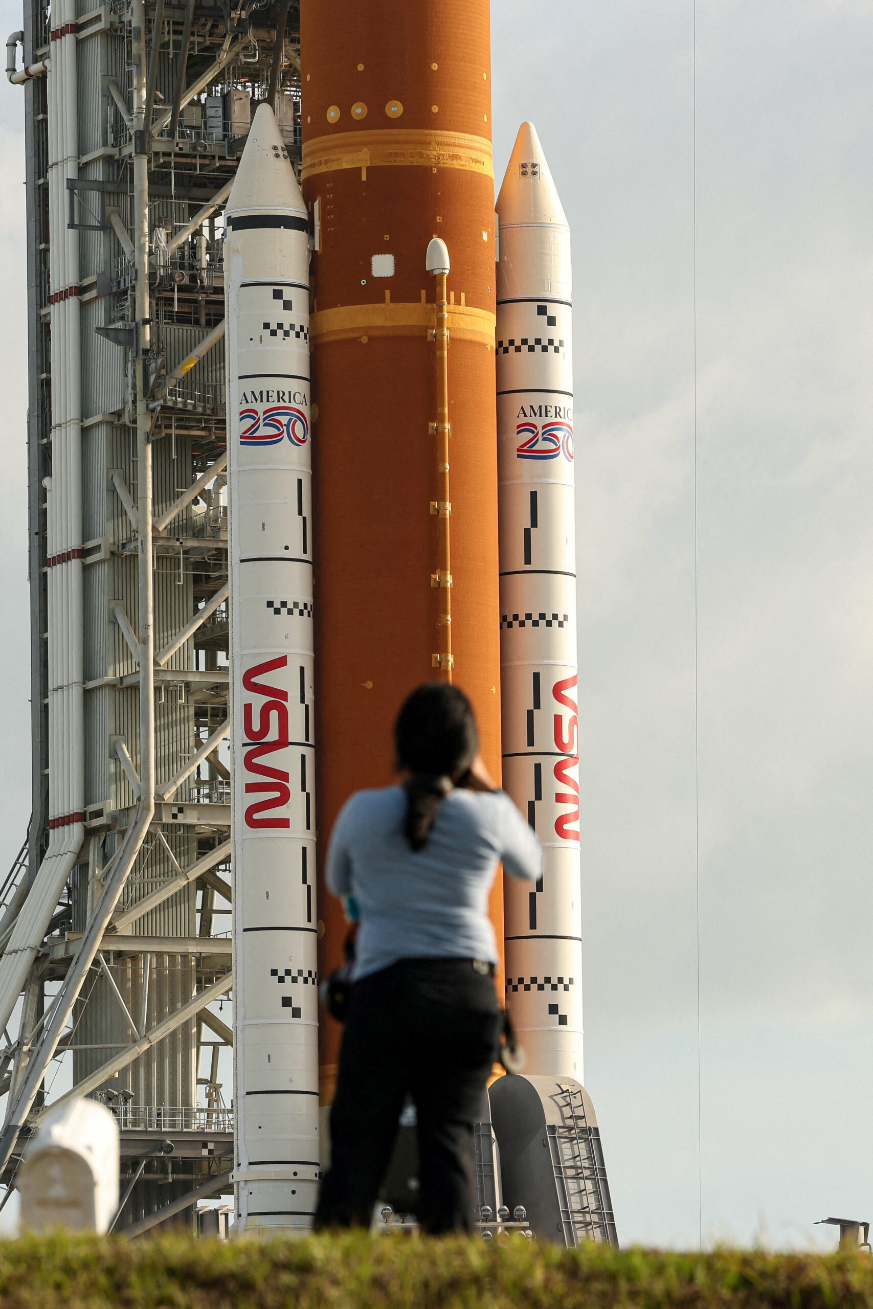 Artemis II: Live η εκτόξευση της επανδρωμένης αποστολής της NASA στη Σελήνη (Βίντεο)