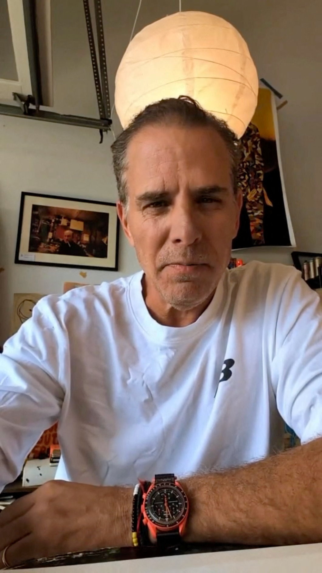 Πρόκληση-βόμβα: Ο Χάντερ Μπάιντεν προκαλεί τους γιους του Τραμπ σε αγώνα πάλης σε κλουβί (βίντεο)