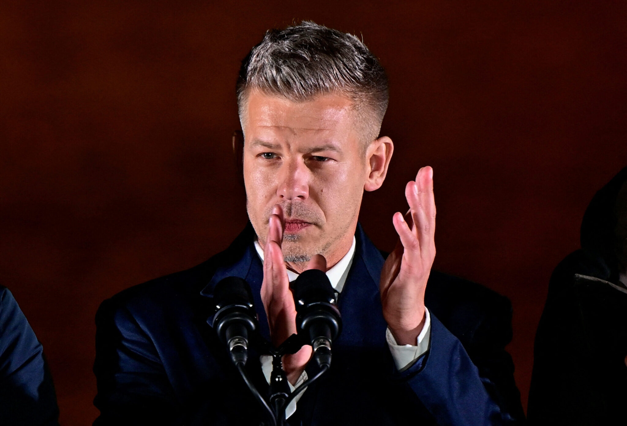 Πέτερ Μαγιάρ: Ο άνθρωπος που γκρέμισε τον Όρμπαν από μέσα – Το προφίλ του νέου Προέδρου της Ουγγαρίας