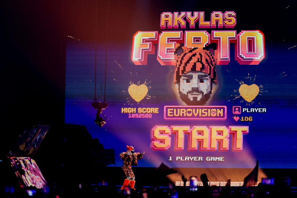 Eurovision: Στον τελικό η Ελλάδα με το ferto από τον Akylas – Oι 10 χώρες που προκρίνονται – Μια αγκαλιά η αποστολή στους πανηγυρισμούς (βίντεο)