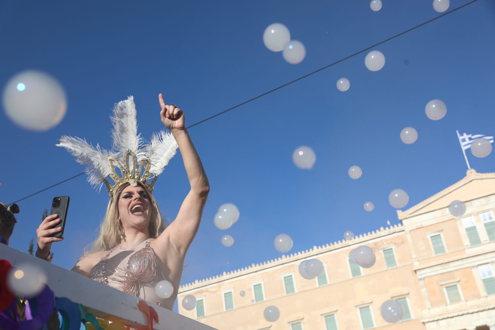 Athens Pride 2026: Γεμάτο χρώμα το κέντρο της Αθήνας, πλήθος κόσμου και δράσεις στο Σύνταγμα – Oι πολιτικοί που έδωσαν το «παρών» (εικόνες)