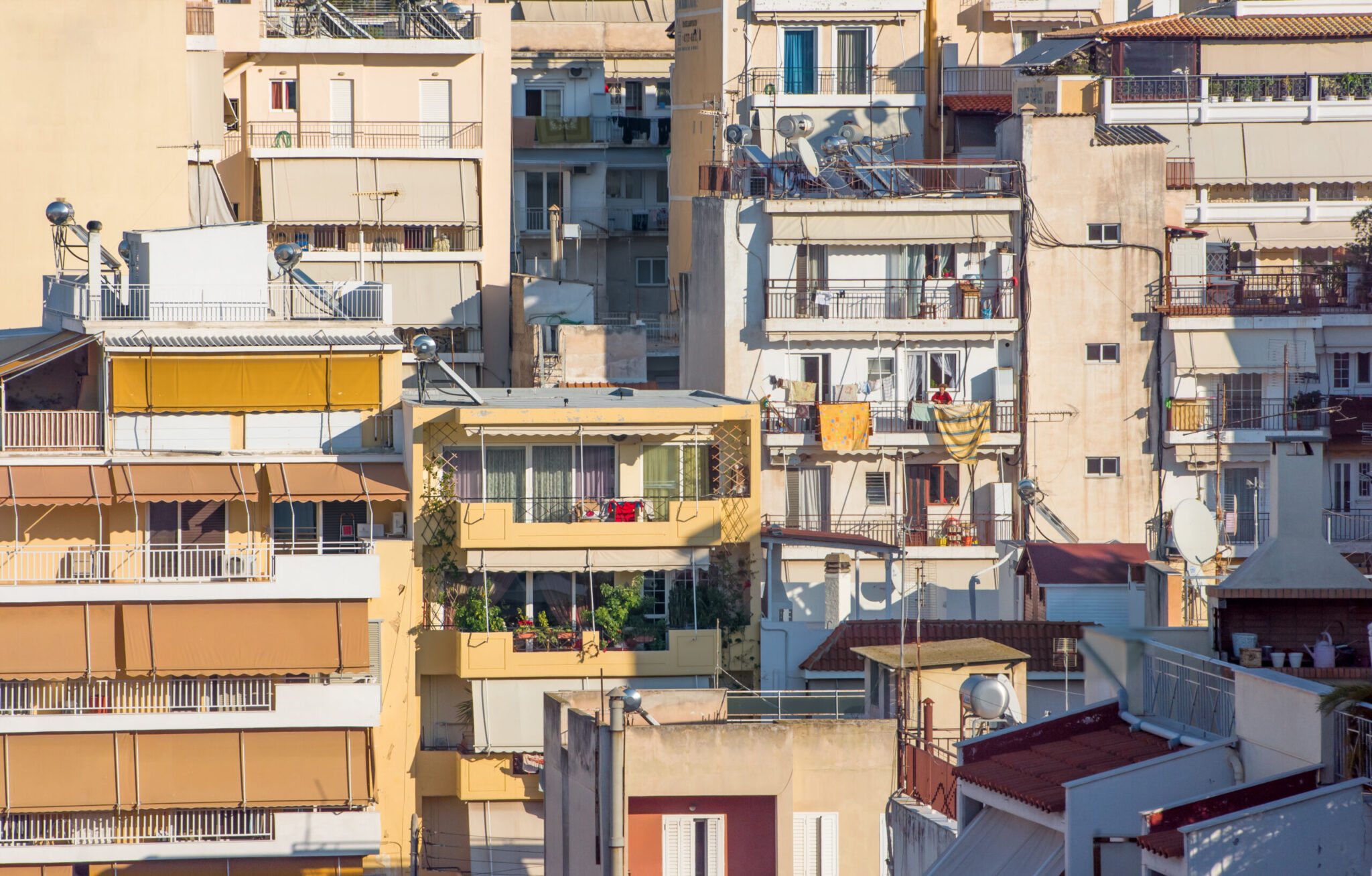 Εθνική Στρατηγική για τη Στέγαση: Πώς θα «ανοίξουν» ή πώς «θα κλείσουν» τα σπίτια – Οι προτάσεις της ΠΟΜΙΔΑ