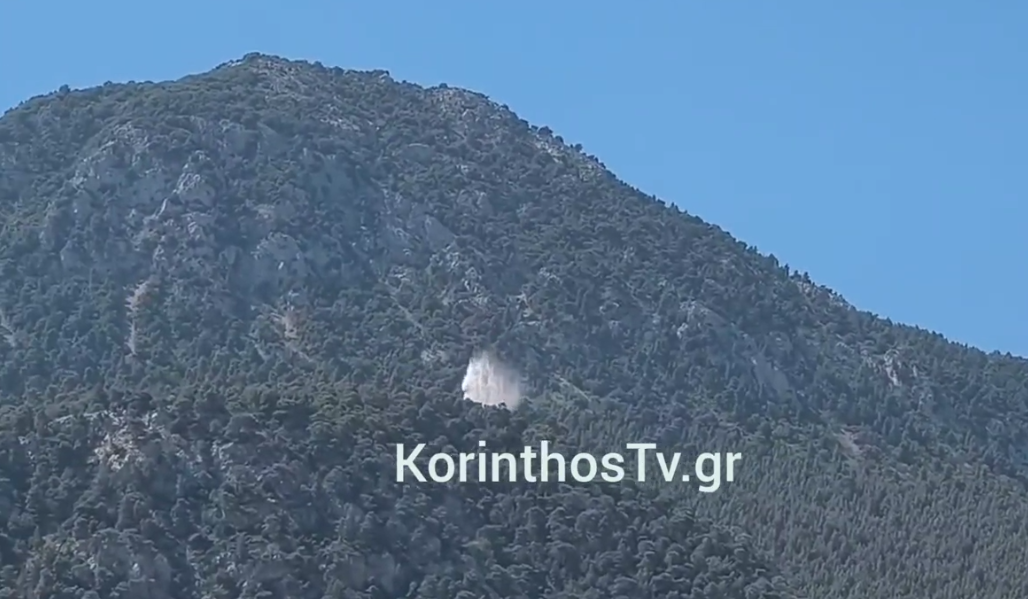 Φωτιά στον Λουτράκι: Ξέσπασε σε δάσος στον Σχίνο – Σηκώθηκαν εναέρια μέσα