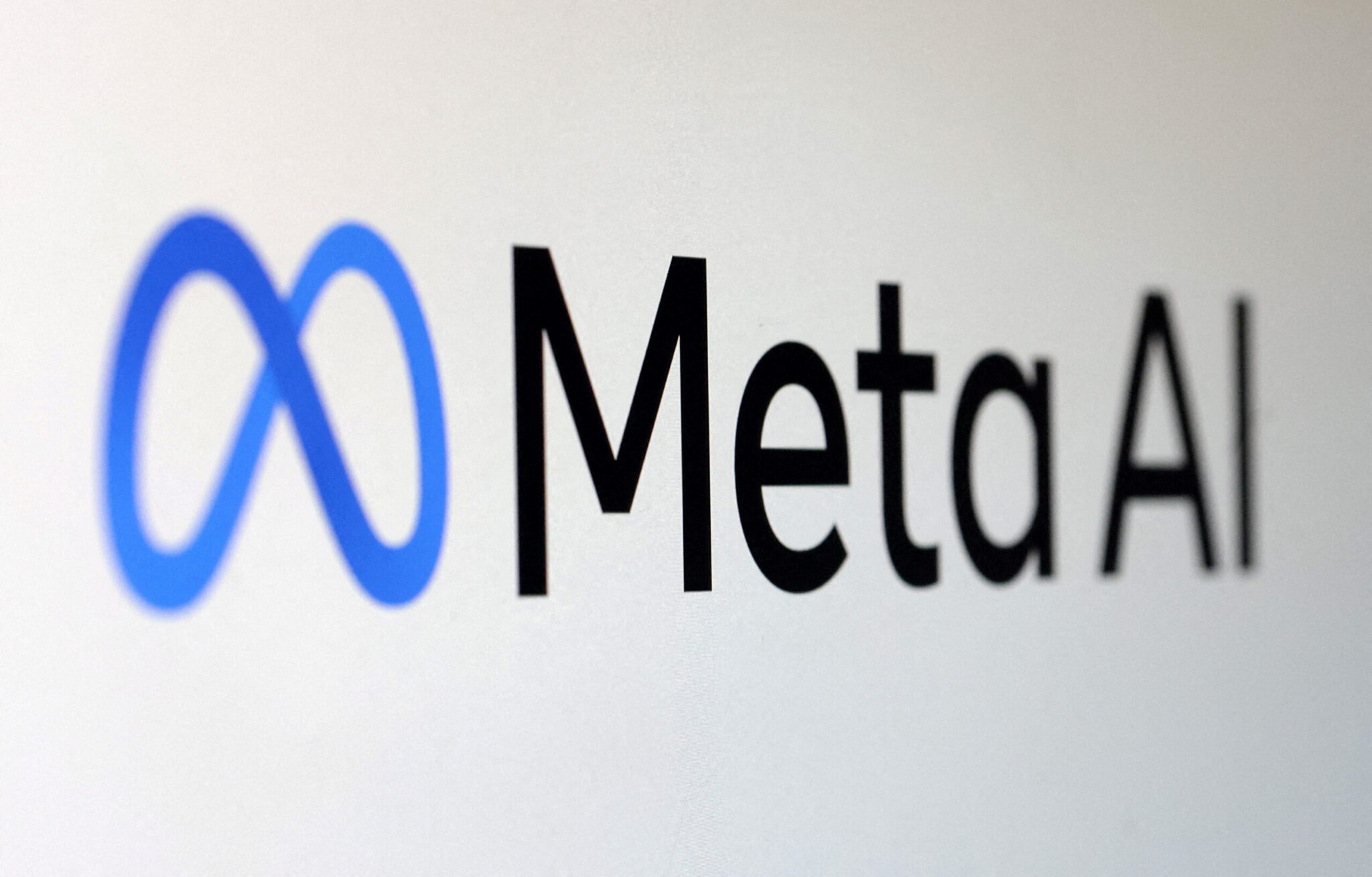 Κομισιόν: Διατάσσει τη Meta να ανοίξει το WhatsApp σε ανταγωνιστικές AI – Προσωρινά μέτρα για τη διατήρηση της ελεύθερης πρόσβασης