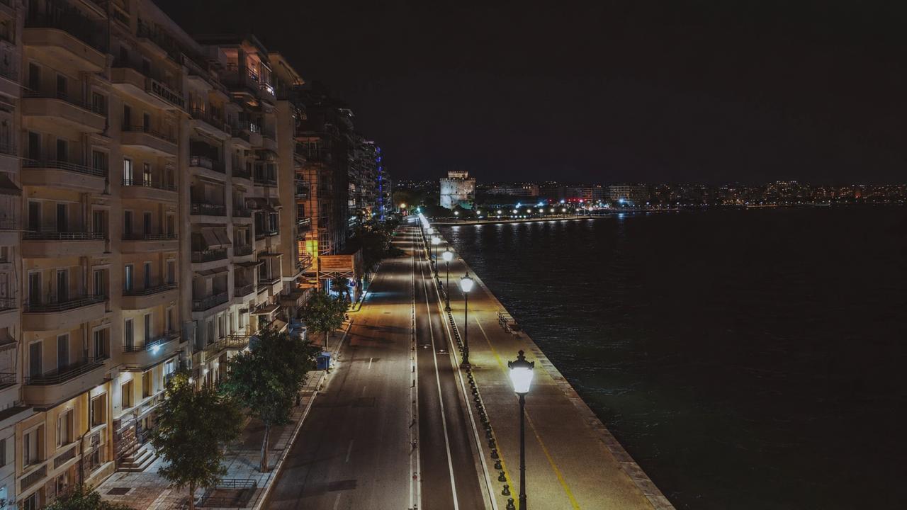 Καιρός: Πολύ θερμή η νύχτα της Κυριακής – Στο «κόκκινο» έως την Τετάρτη – Πού θα χτυπήσουν 40-42 και ίσως 43 βαθμοί