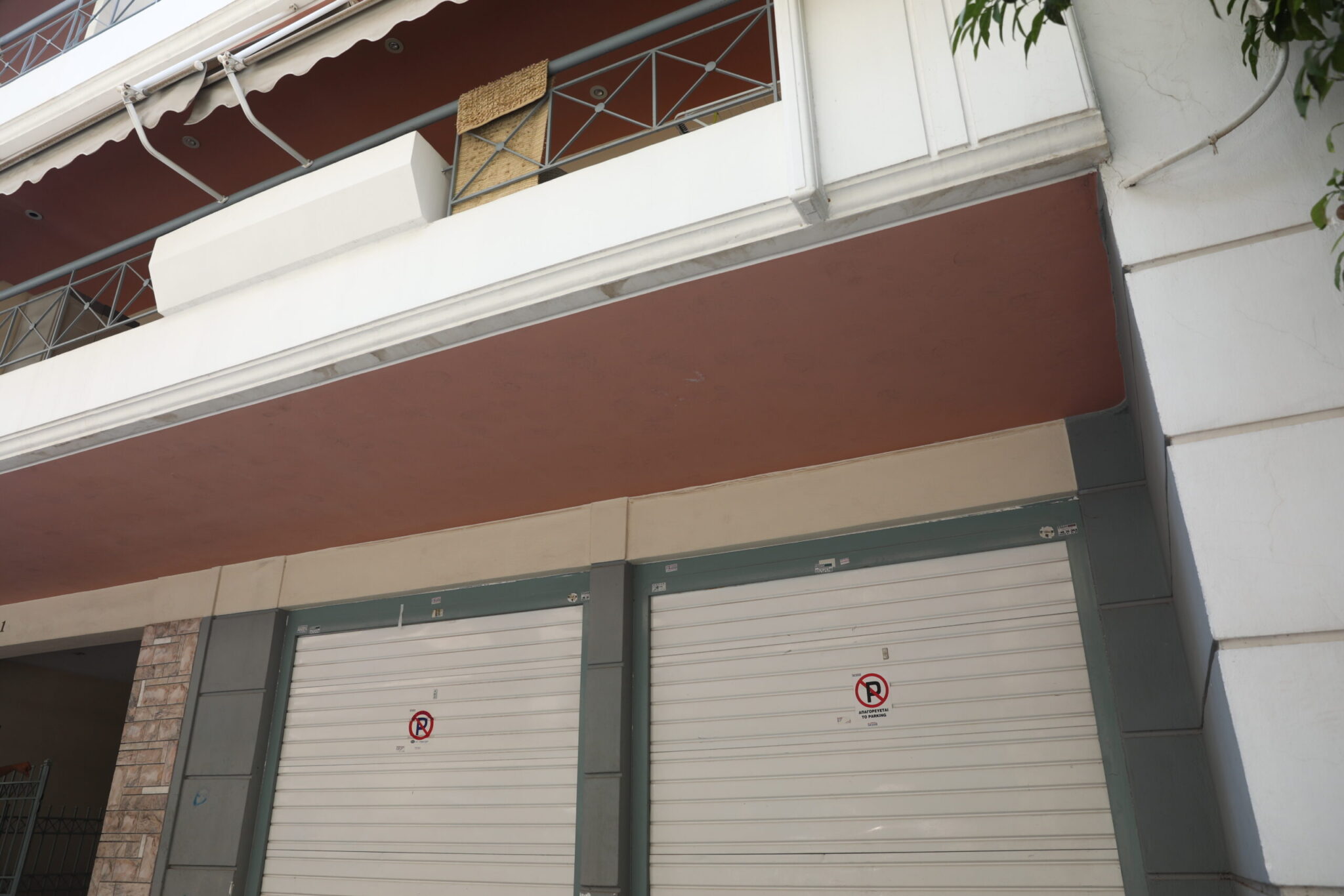 Τραγωδία στον Πειραιά: Το ενδεχόμενο αναθυμιάσεων εξετάζουν οι Αρχές για τον θάνατο του νεαρού ζευγαριού – «Το κορίτσι μου το έχασα», φώναζε η μητέρα