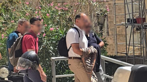 Στον Εισαγγελέα Σύρου οδηγήθηκαν σήμερα οι συλληφθέντες για την μεγάλη πυρκαγιά στην Πάρο, ανάμεσα τους και ο Δήμαρχος του νησιού, Πέμπτη 30 Ιουλίου 2026 (ΣΥΝΕΡΓΑΤΗΣ /EUROKINISSI)
