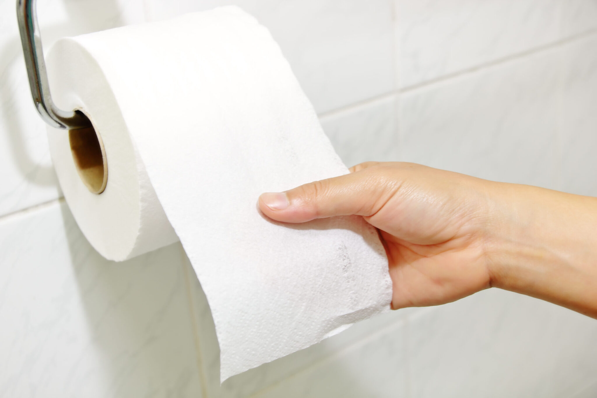Δασμοί ΗΠΑ και Καναδά: Όλο και πιο ακριβό το χαρτί υγείας για τους Αμερικανούς