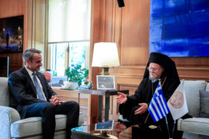 Συνάντηση του Πρωθυπουργού Κυριάκου Μητσοτάκη με τον Οικουμενικό Πατριάρχη Βαρθολομαίο, στο Μέγαρο Μαξίμου, Παρασκευή 8 Μαΐου 2026. (ΓΙΩΡΓΟΣ ΚΟΝΤΑΡΙΝΗΣ/EUROKINISSI)