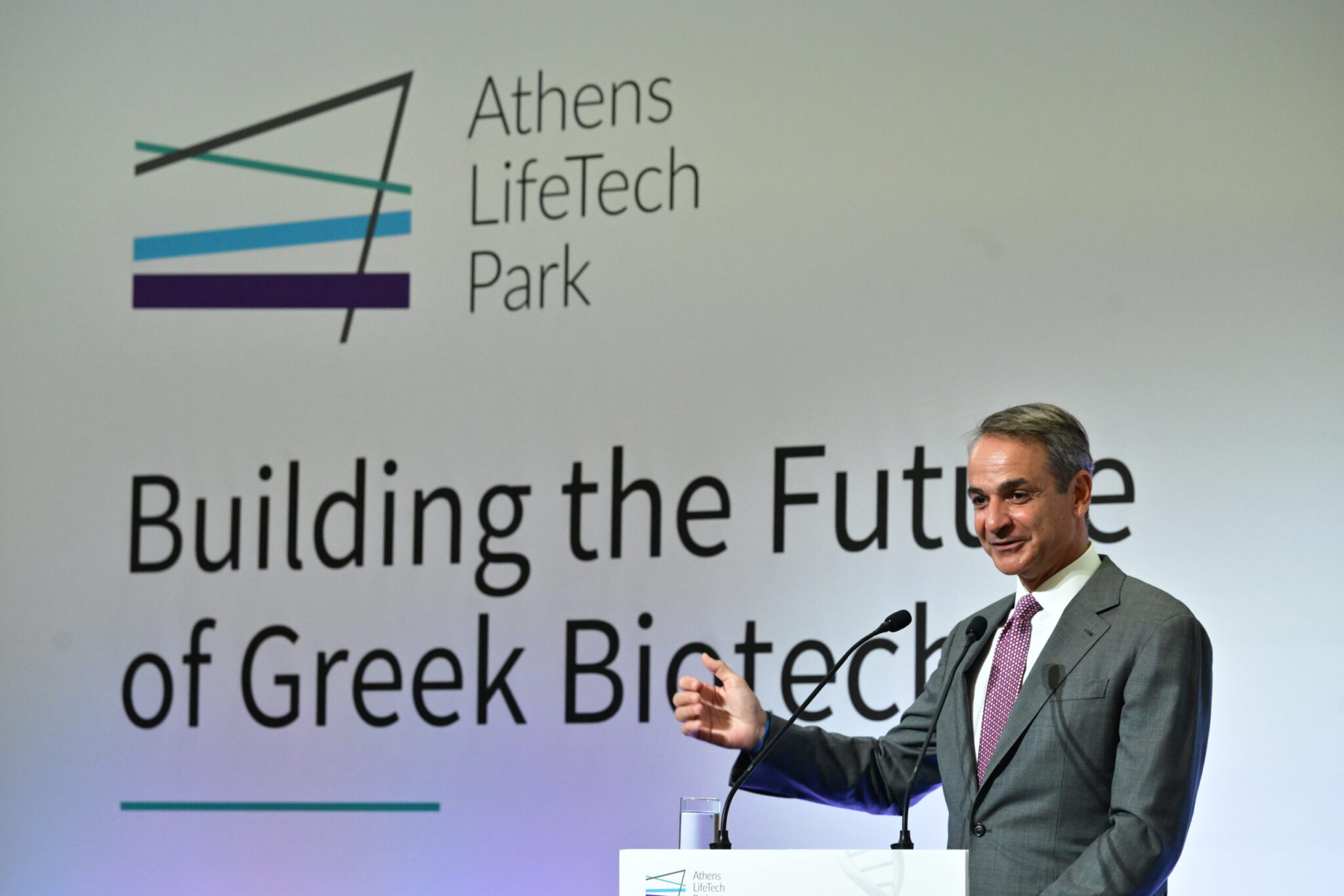 Μητσοτάκης από το πάρκο βιοτεχνολογίας στα Σπάτα: H πρόοδος της οικονομίας να μεταφραστεί σε ατομική προκοπή