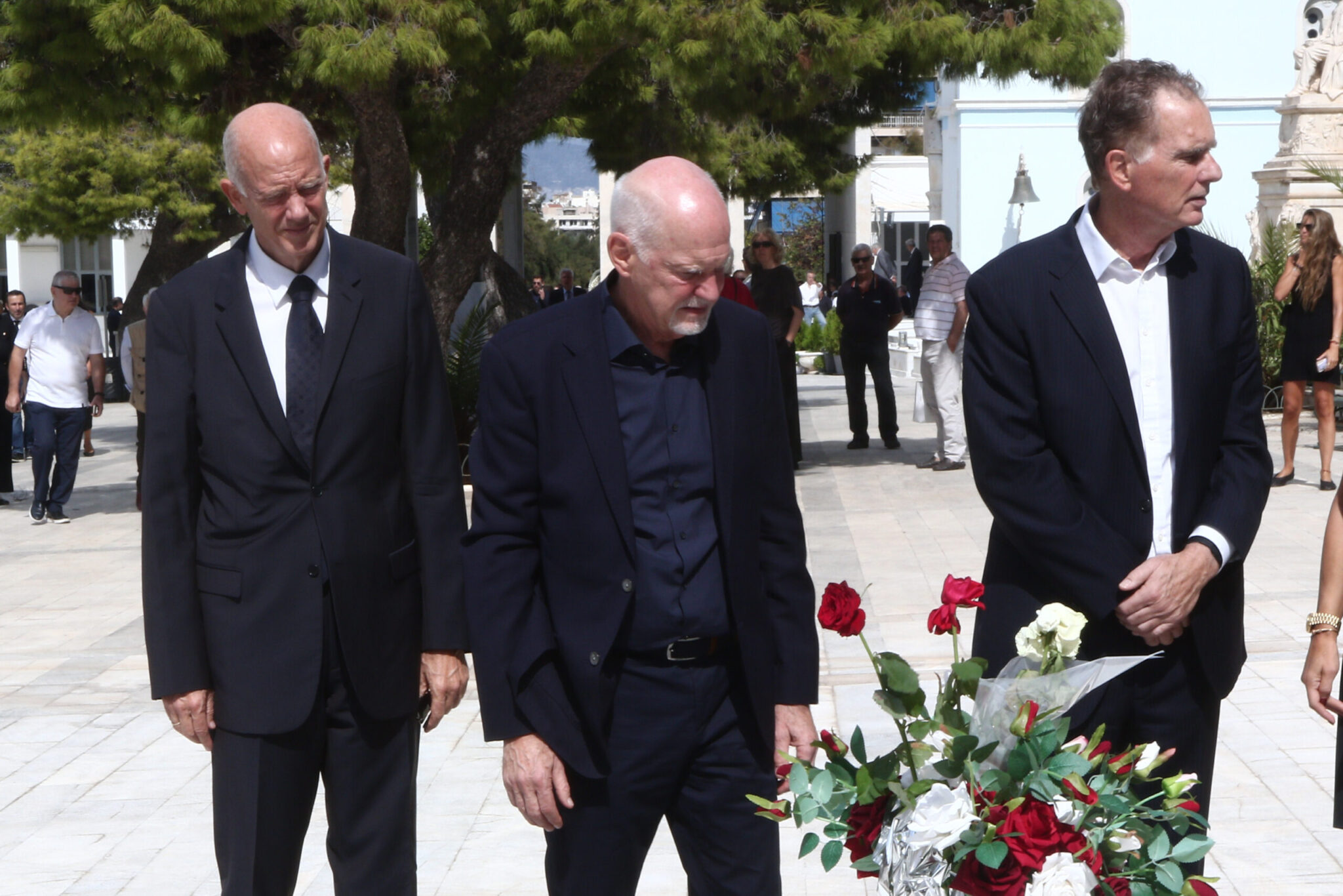 Πλήθος κόσμου στο τελευταίο αντίο στη Μαργαρίτα Παπανδρέου στο Α’ Νεκροταφείο Αθηνών – Συγκινητικοί επικήδειοι (εικόνες)