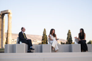 Ο Γενικός Διευθυντής της UNESCO Khaled El-Enany, η Πρέσβειρα Καλής Θελήσεως της UNESCO για την Προστασία και Προώθηση του Πολιτισμού Κωστάντζα Σμπώκου- Κωνσταντακοπούλου και η Amal Clooney, δικηγόρος ανθρωπίνων δικαιωμάτων, Senior Fellow στο Oxford Institute of Technology and Justice και συνιδρύτρια του Clooney Foundation for Justice. Αθήνα 10 Σεπτεμβρίου 2026
