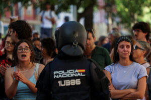REUTERS/Eviction of Maricarmen Abascal from the Madrid home where she had lived for more than seven decades after the apartment was acquired by an investment fund