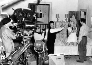 Reuters/Ο Ελία Καζάν στα γυρίσματα της ταινίας «Baby Doll», 1956