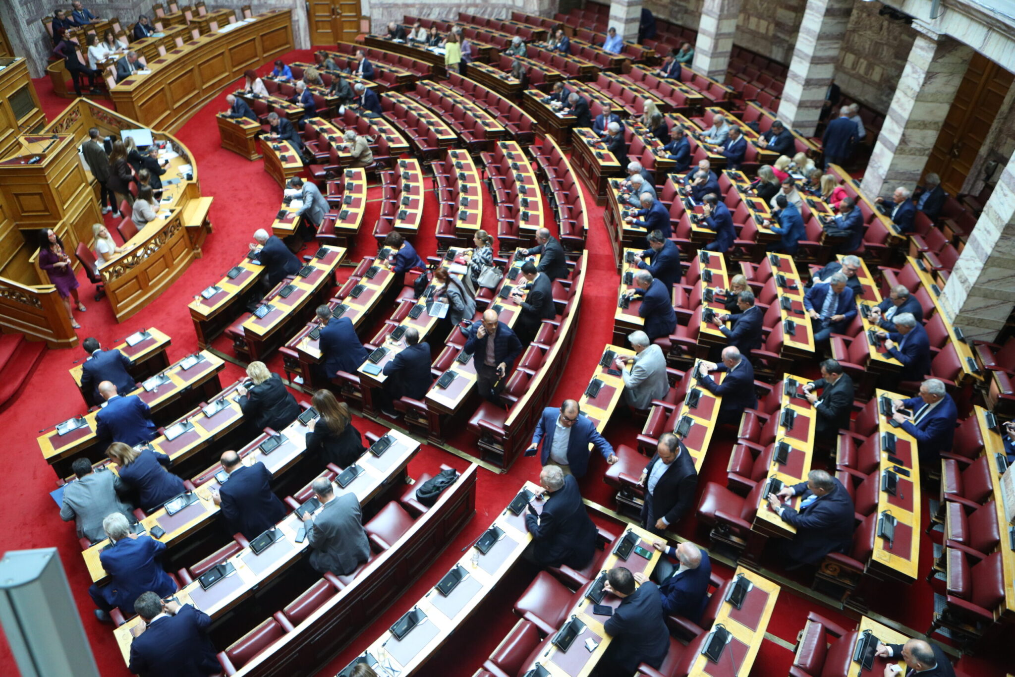 Κόντρα κυβέρνησης – αντιπολίτευσης για το νομοσχέδιο σχετικά με τα social media: Πυρά για τη στάση των κομμάτων