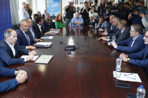 Η σύσκεψη με το ΔΣ της ΕΟΚ υπό τον αναπληρωτή υπουργό Παιδείας, Θρησκευμάτων και Αθλητισμού Γιάννη Βρούτση