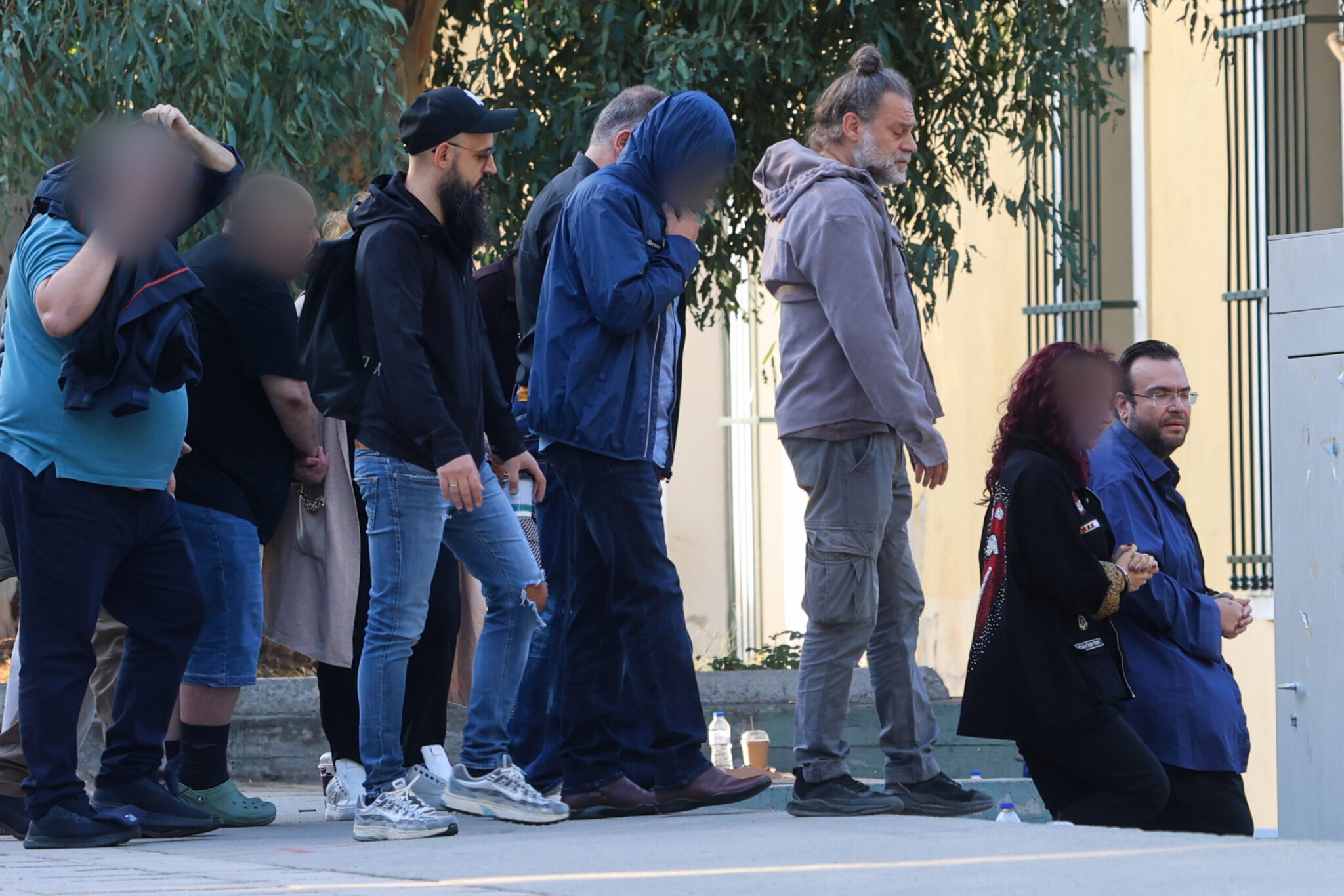 Απολογούνται Καμπούρης, σύζυγος και 9 ακόμη κατηγορούμενοι για την απάτη σε βάρος του ΕΦΚΑ – «Λογιστικό λάθος» λέει ο δικηγόρος του – Είχαμε «διεκπεραιωτικό ρόλο» απαντούν οι λογιστές