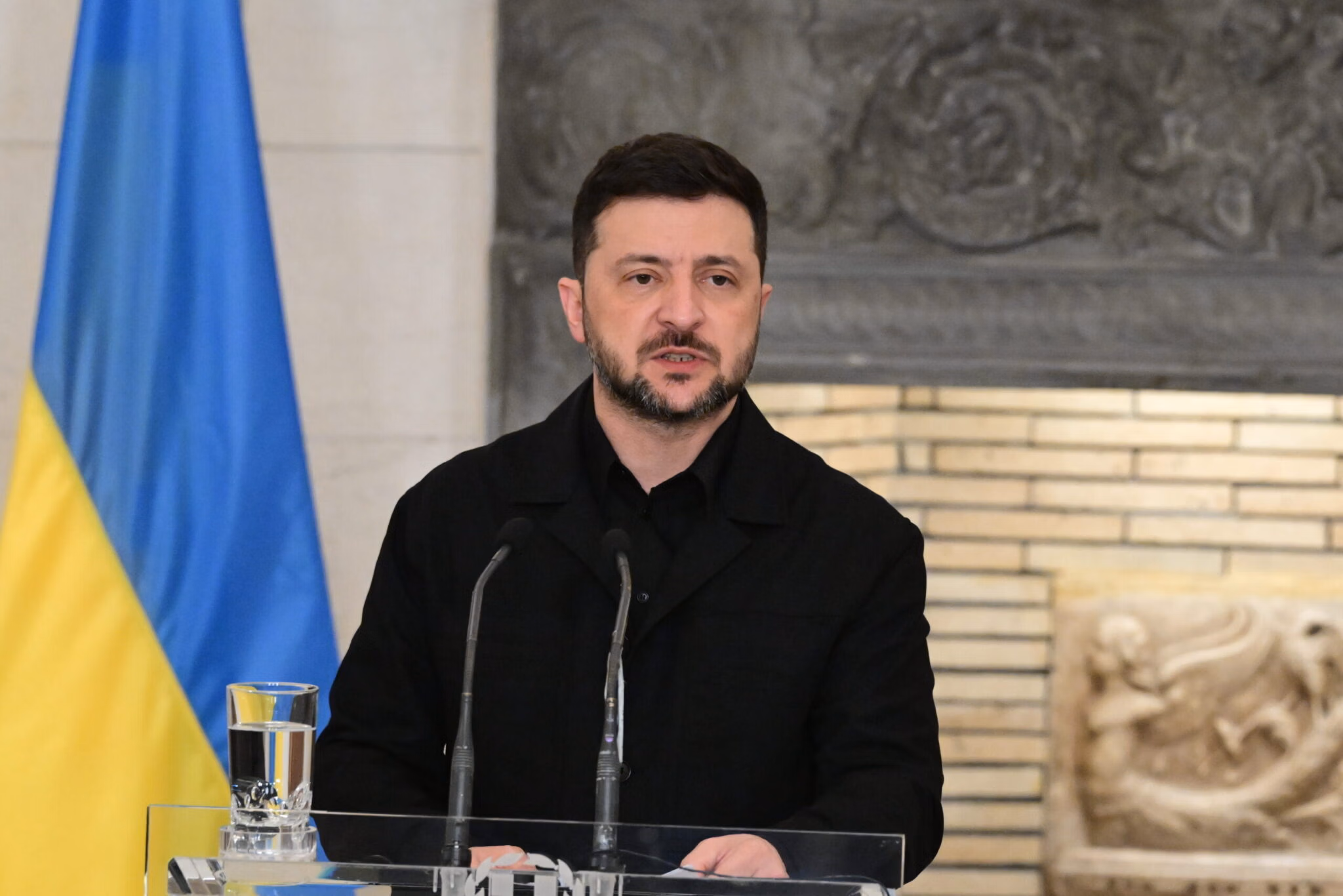 Διχασμένη η Ιταλία με την απόφαση απομάκρυνσης 3 παιδιών που ζούσαν με τους γονείς τους σε εγκαταλελειμμένο σπίτι στο δάσος